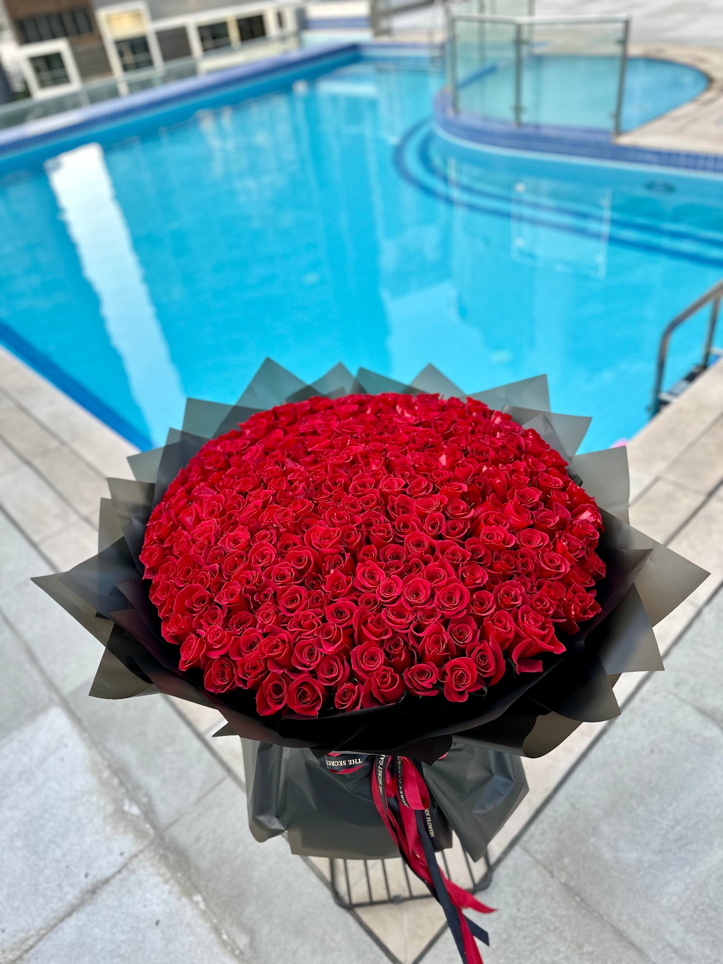 RED ROSES