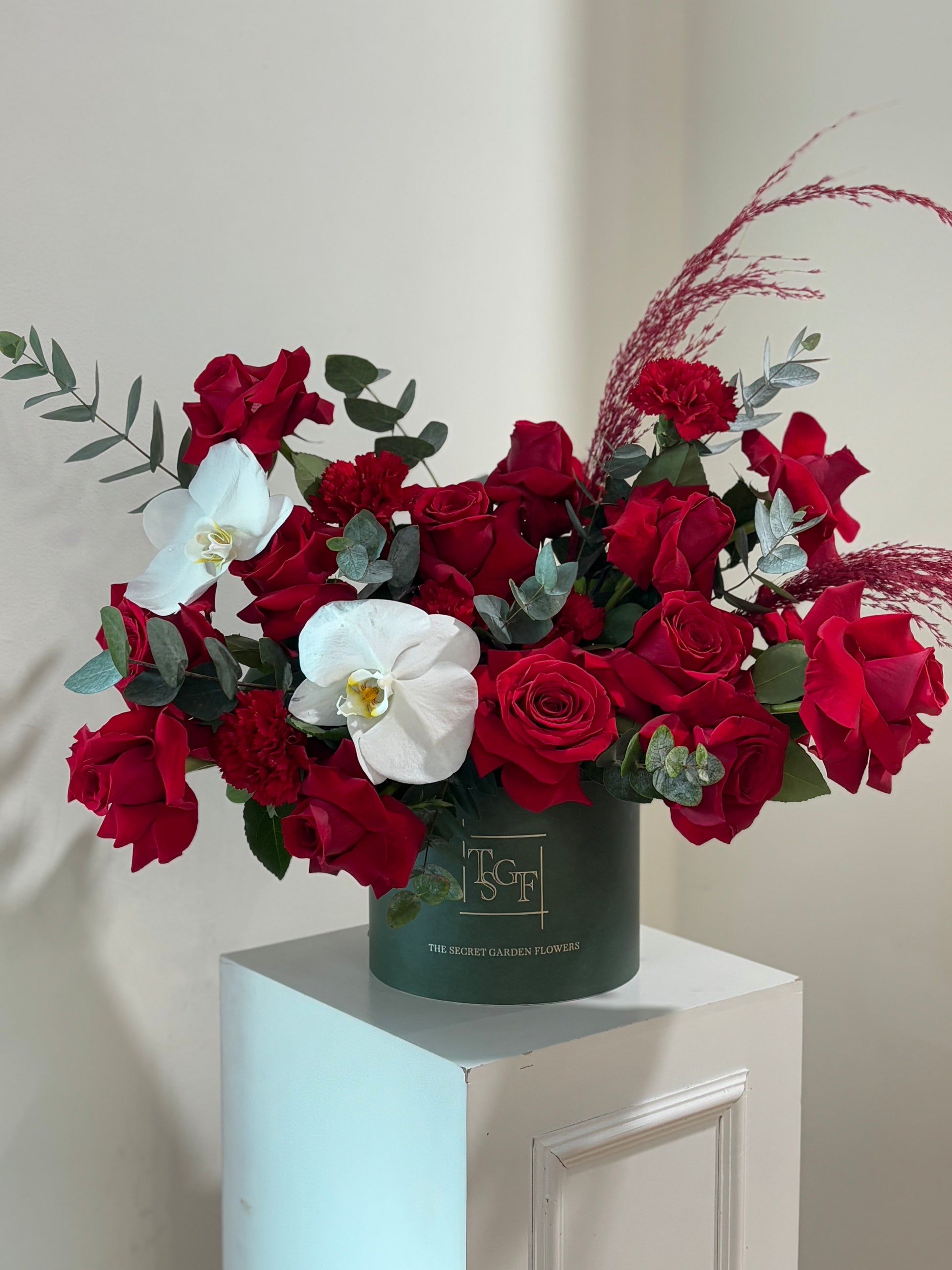 Red roses flower box arrangement, luxury flower gift in Dubai